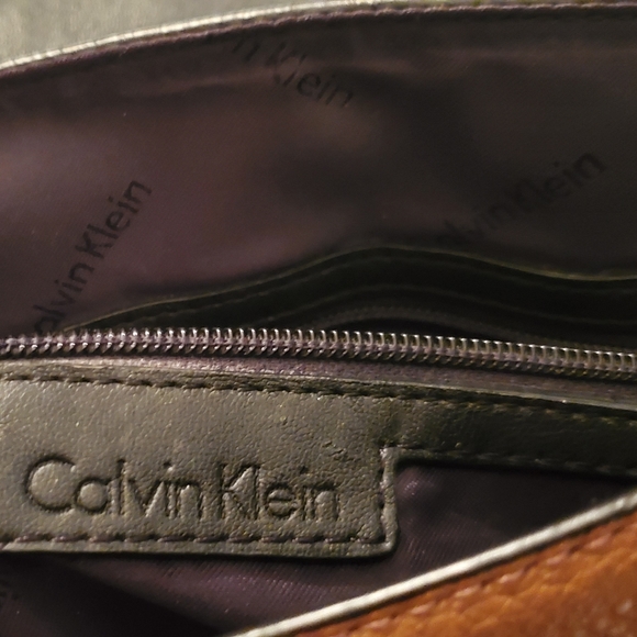 Calvin Klein pebble leather messenger - Picture 2 of 8